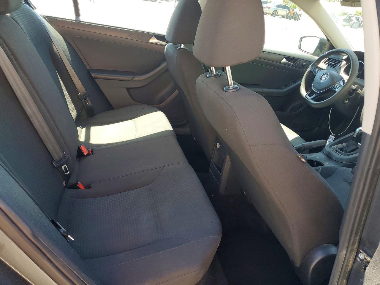 Volkswagen Jetta Base