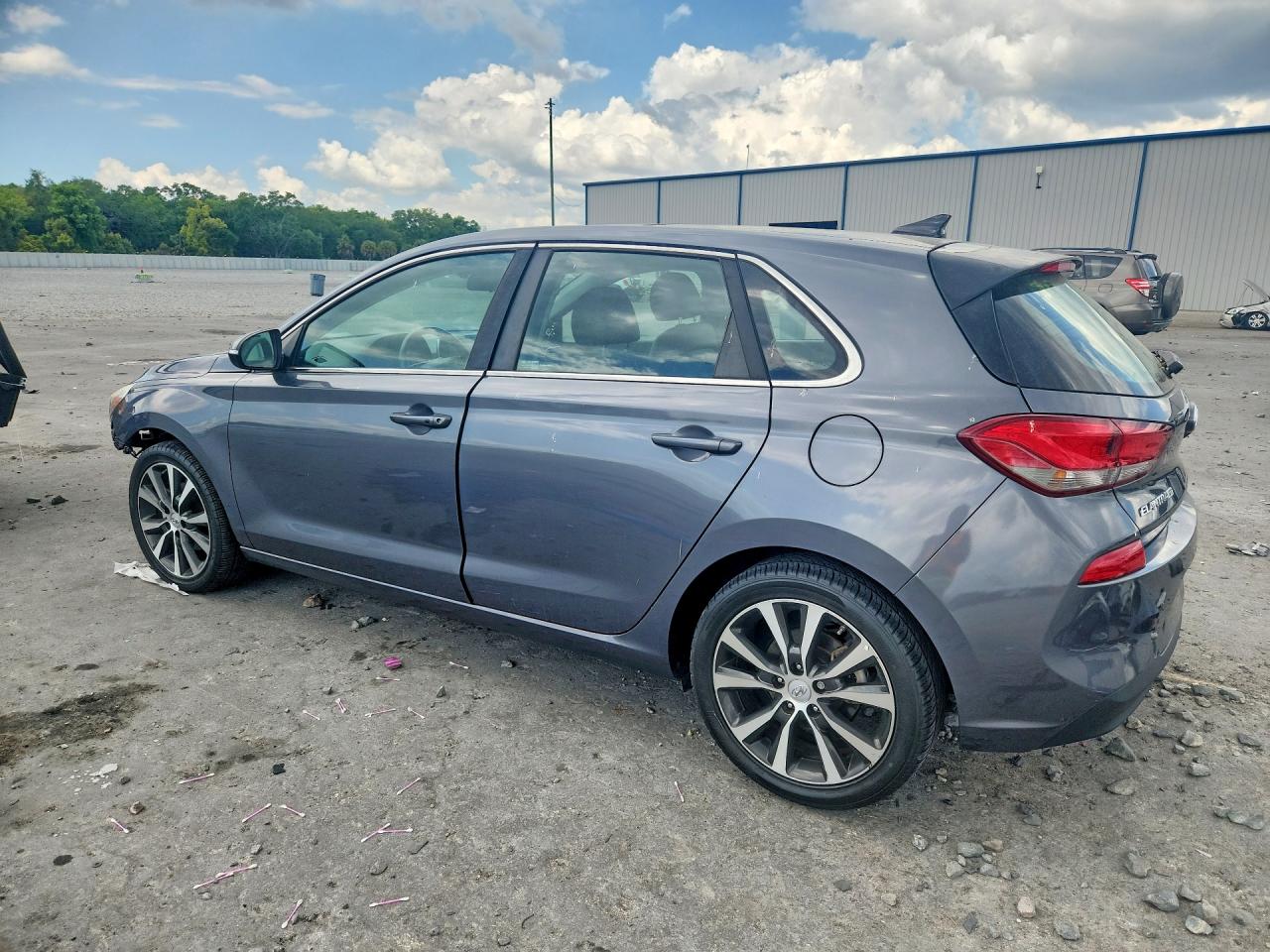 Hyundai ELANTRA Base