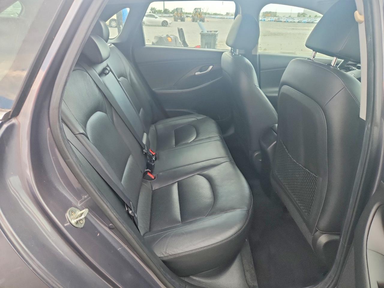 Hyundai ELANTRA Base