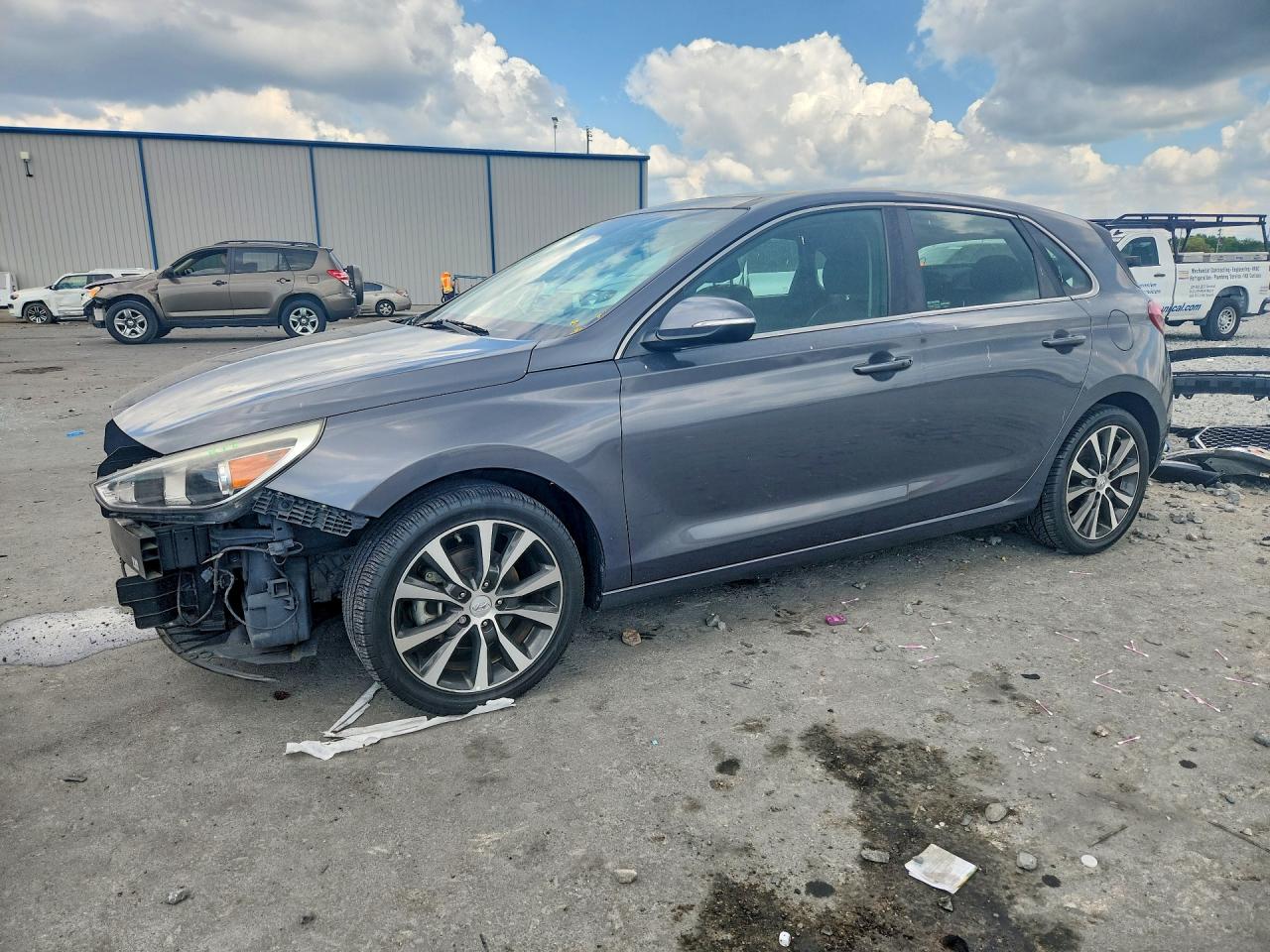 Salvage Hyundai ELANTRA Image