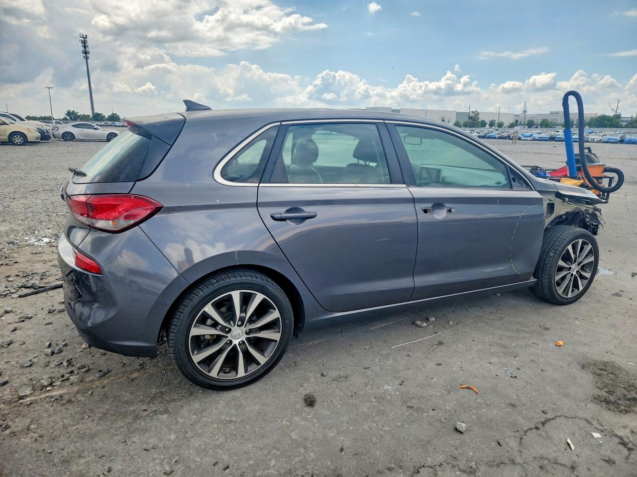 Hyundai ELANTRA Base