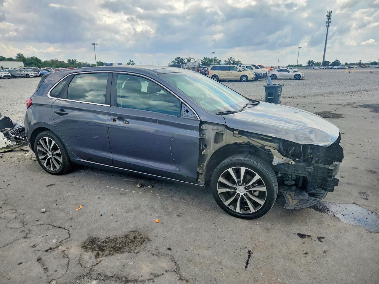 Hyundai ELANTRA Base