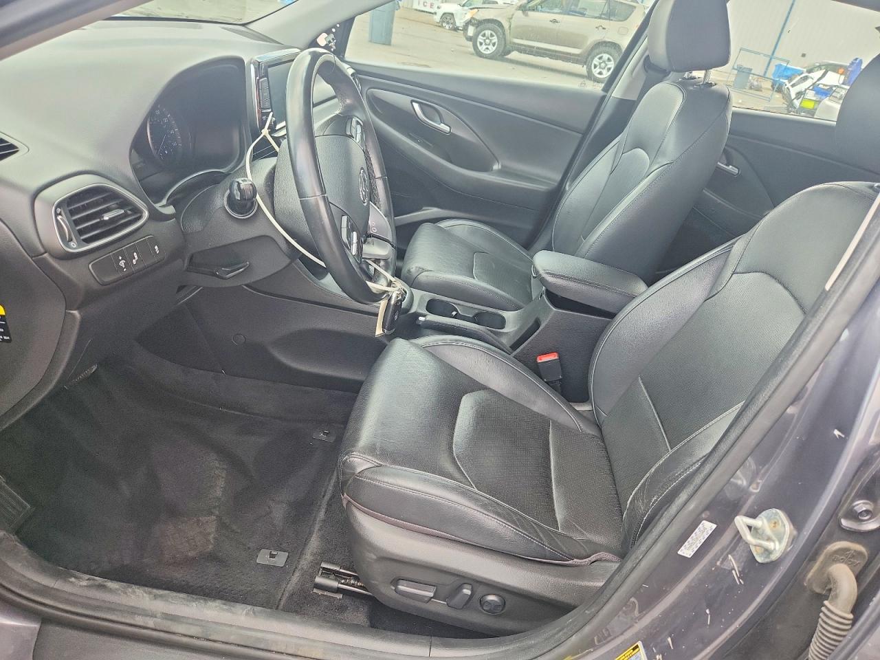 Hyundai ELANTRA Base