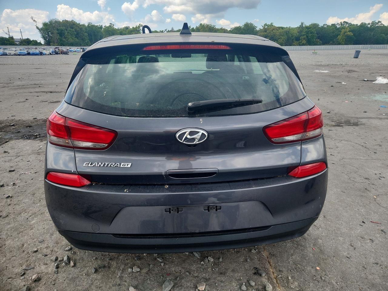 Hyundai ELANTRA Base