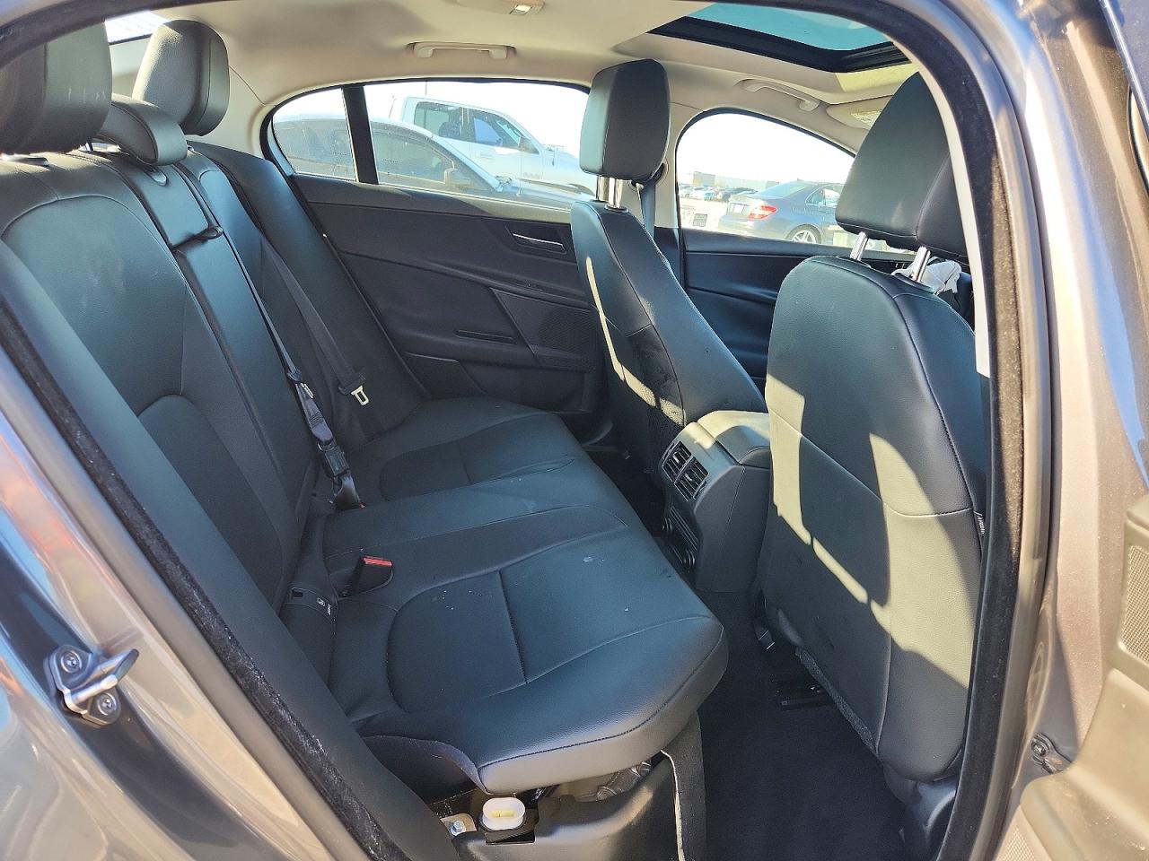 Jaguar XE Premium