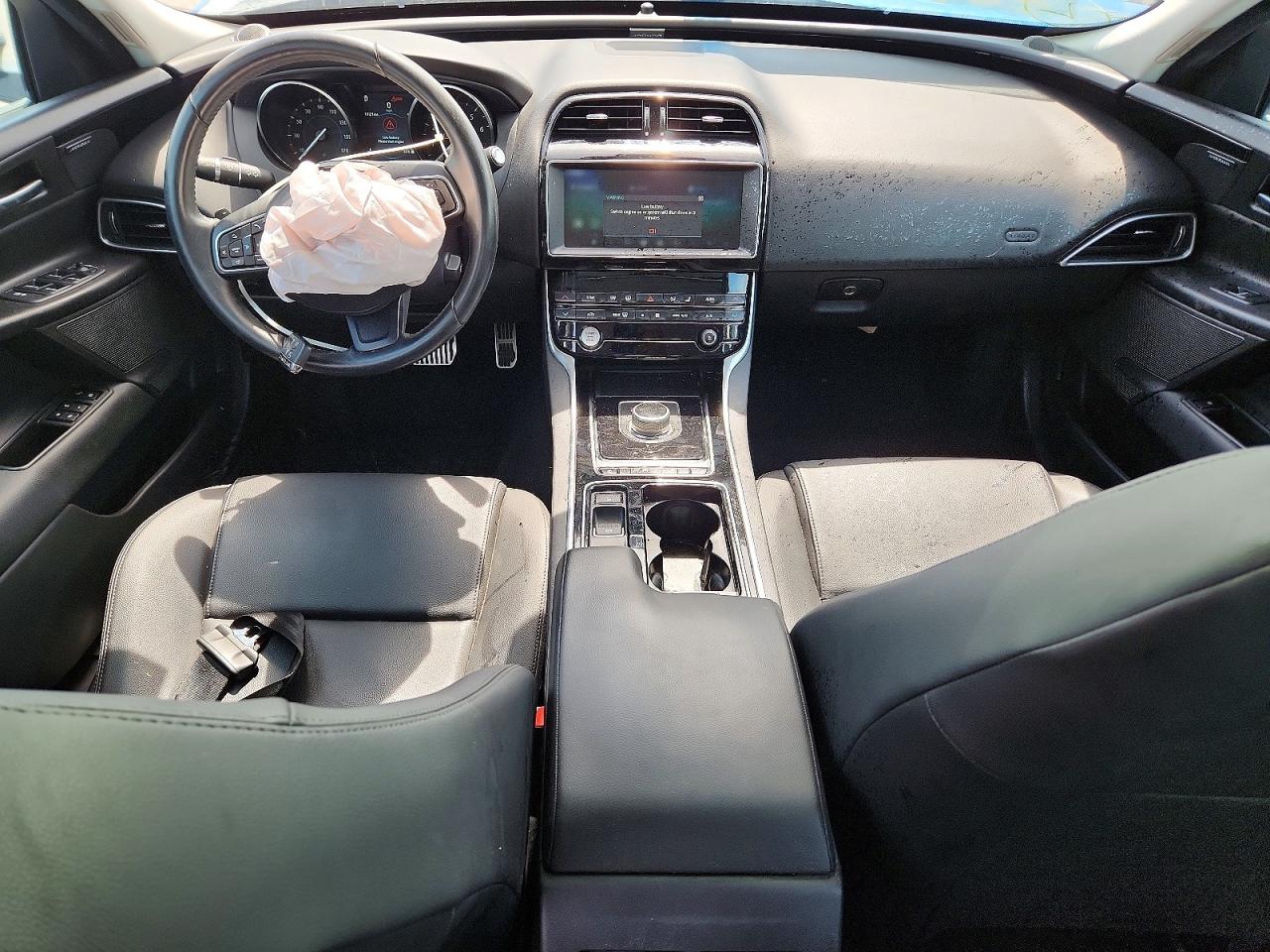 Jaguar XE Premium
