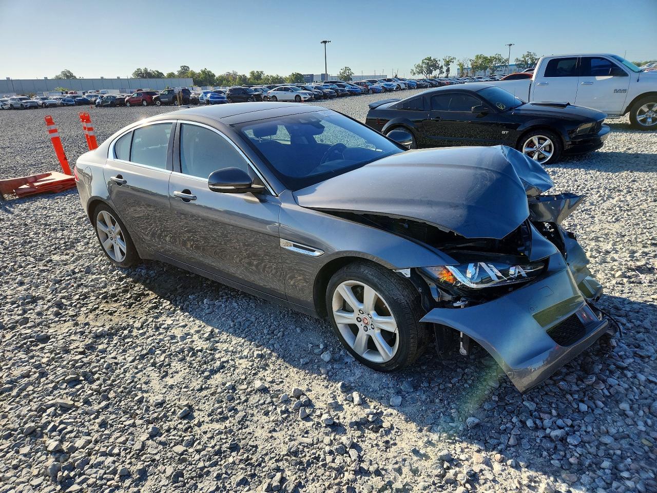 Jaguar XE Premium