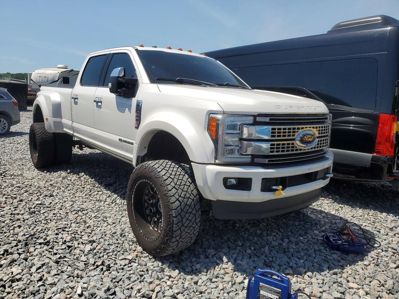Salvage Ford F-450 Image