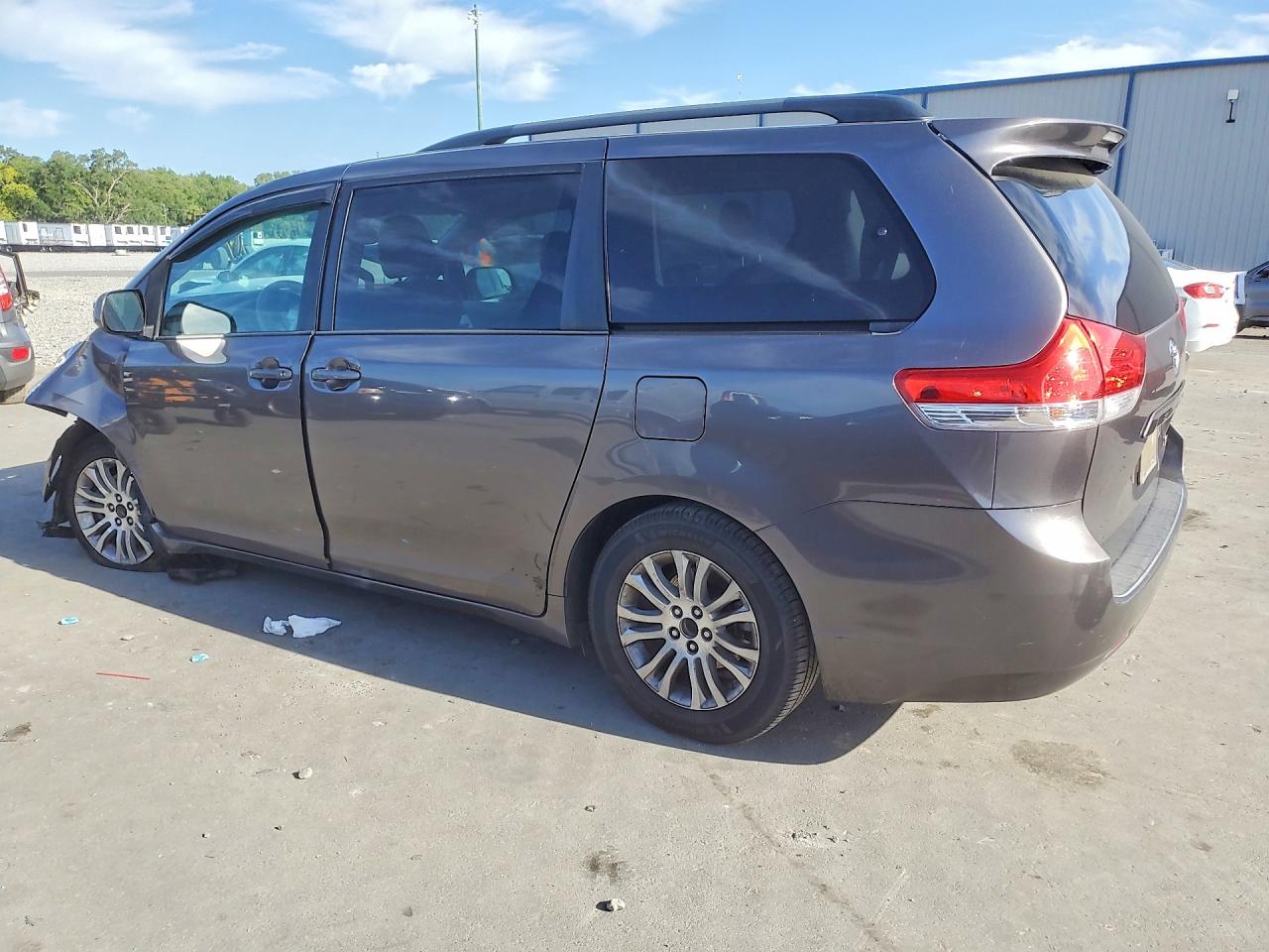 Toyota Sienna Xle 8-passenger