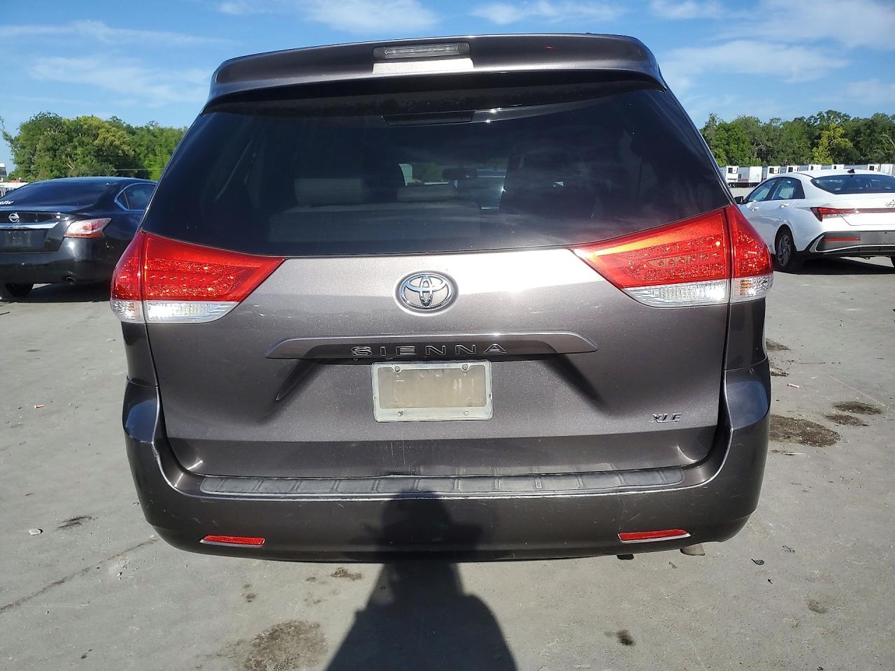 Toyota Sienna Xle 8-passenger