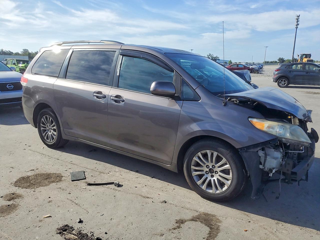 Toyota Sienna Xle 8-passenger