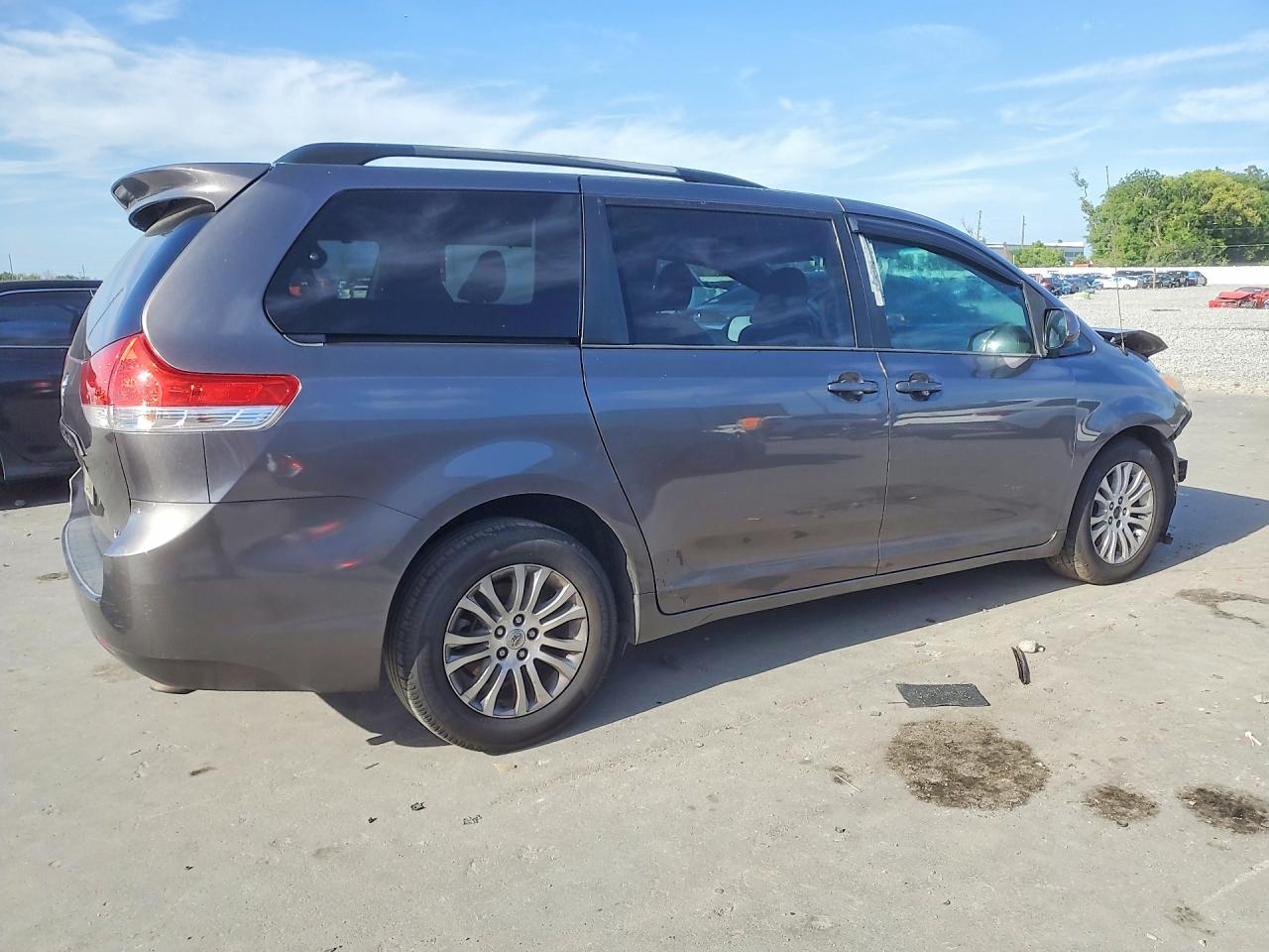 Toyota Sienna Xle 8-passenger