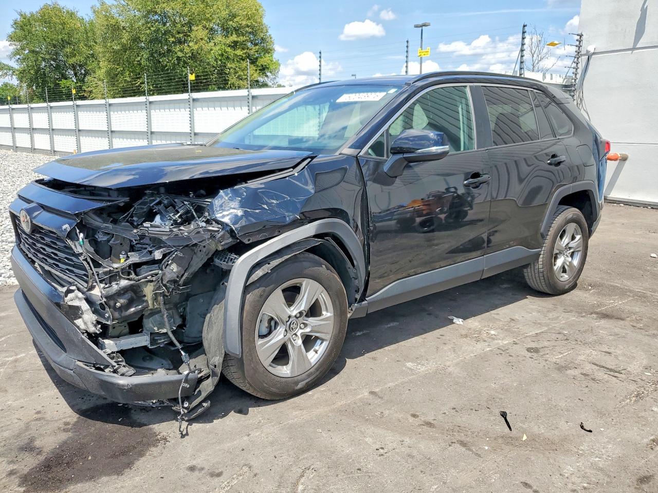 Salvage Toyota RAV4 Image