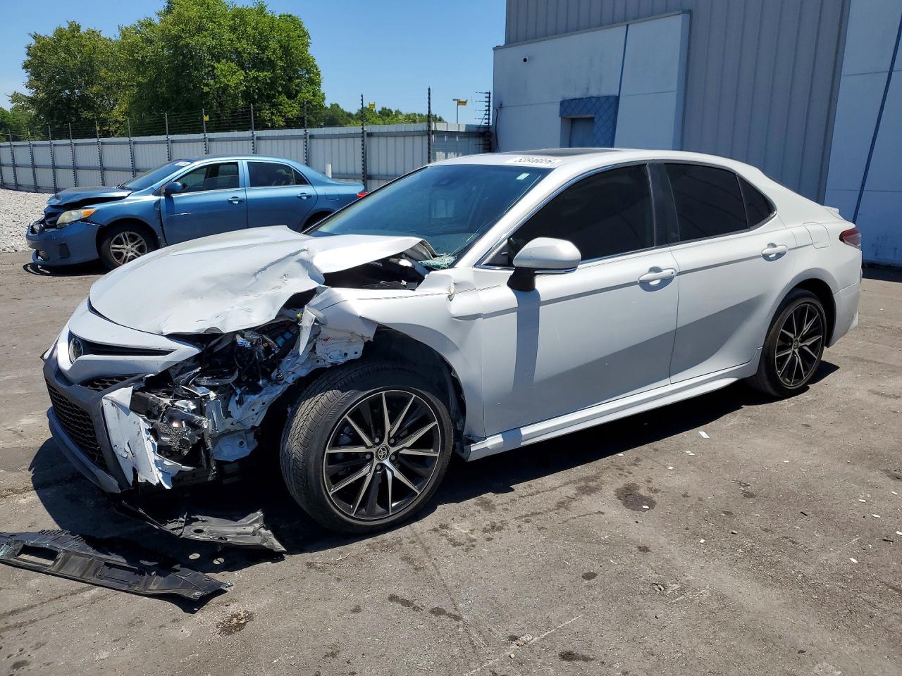 Salvage Toyota Camry Image