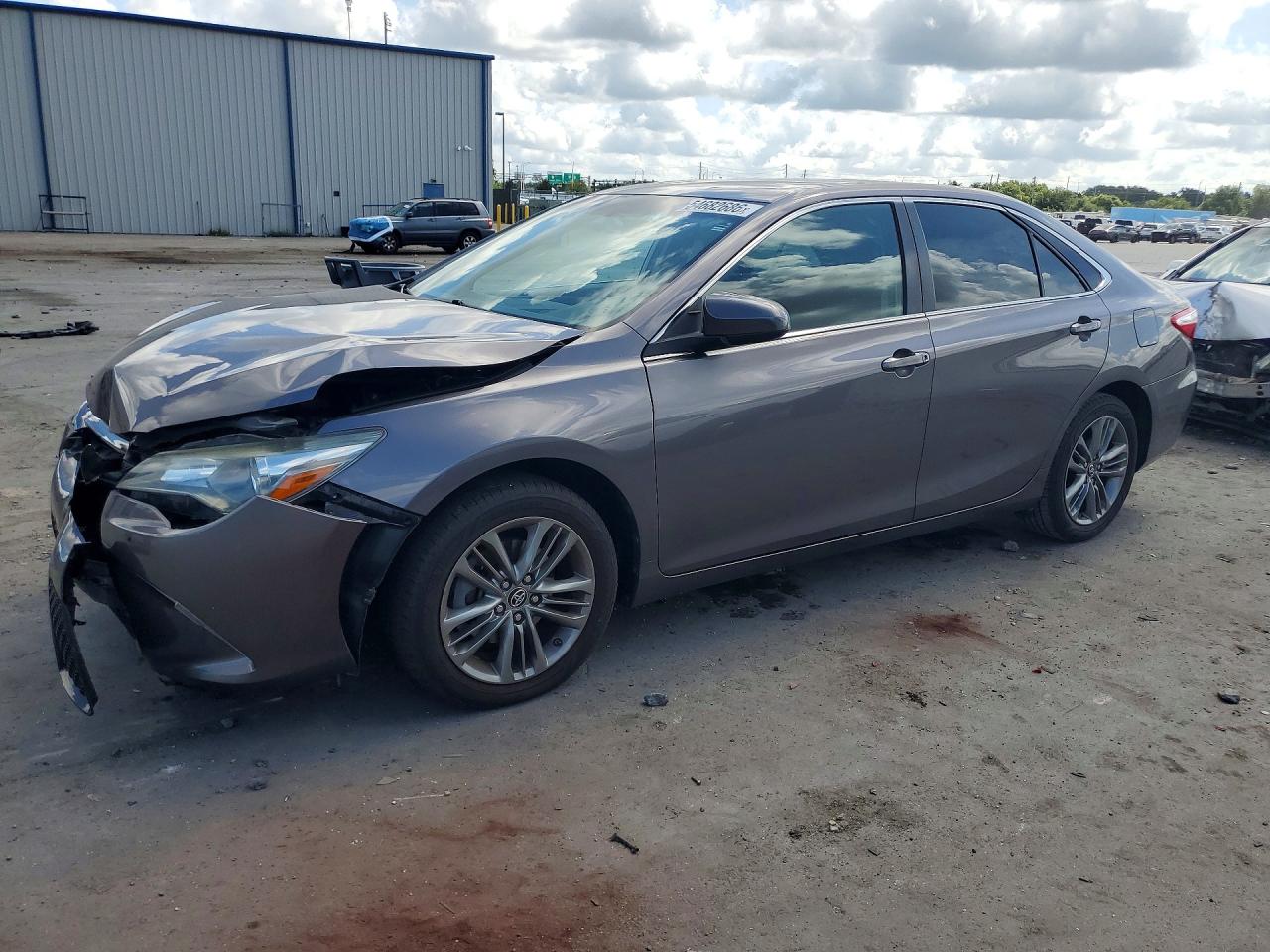 Salvage Toyota Camry Image