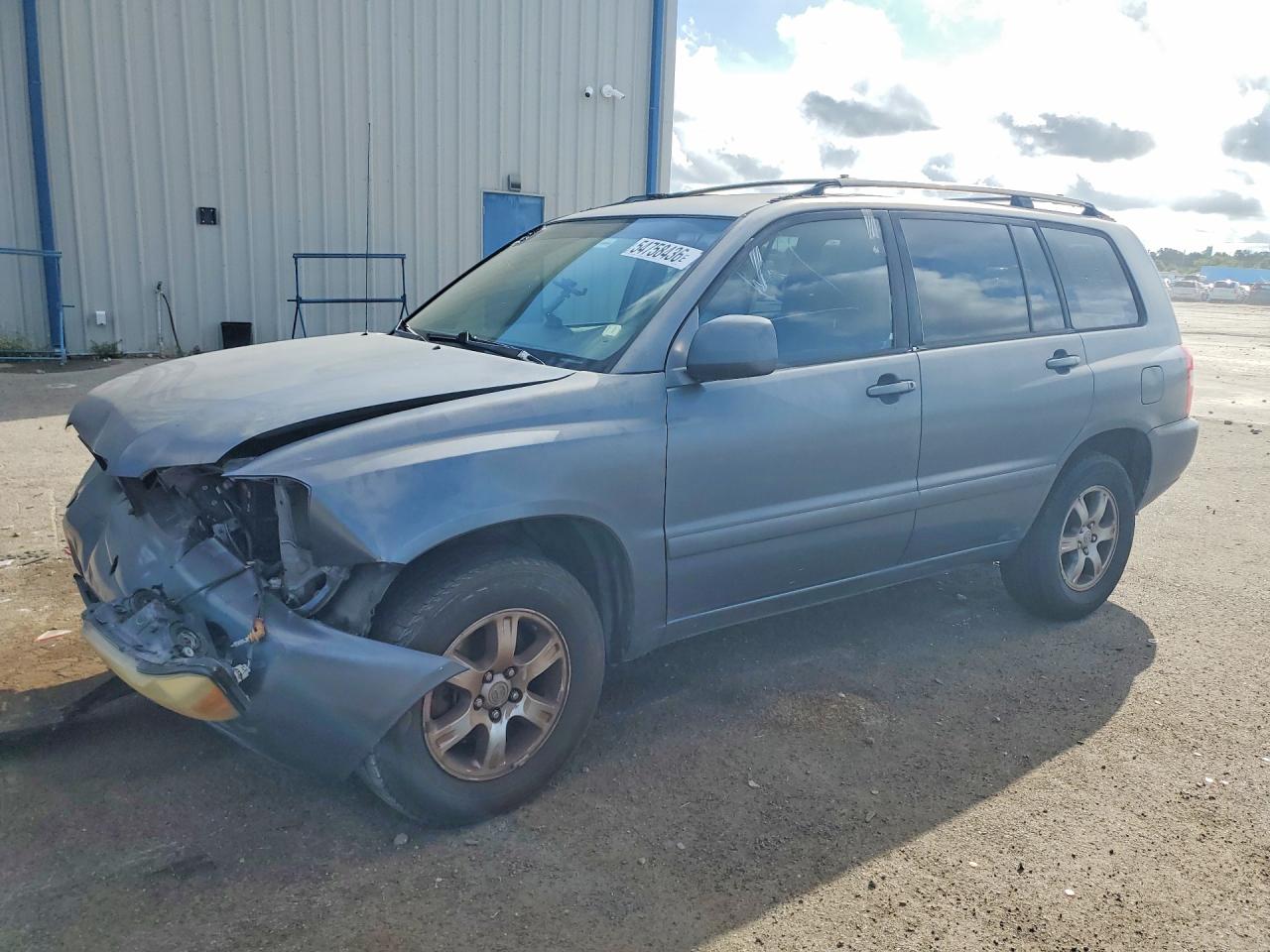 Salvage Toyota Highlander Image