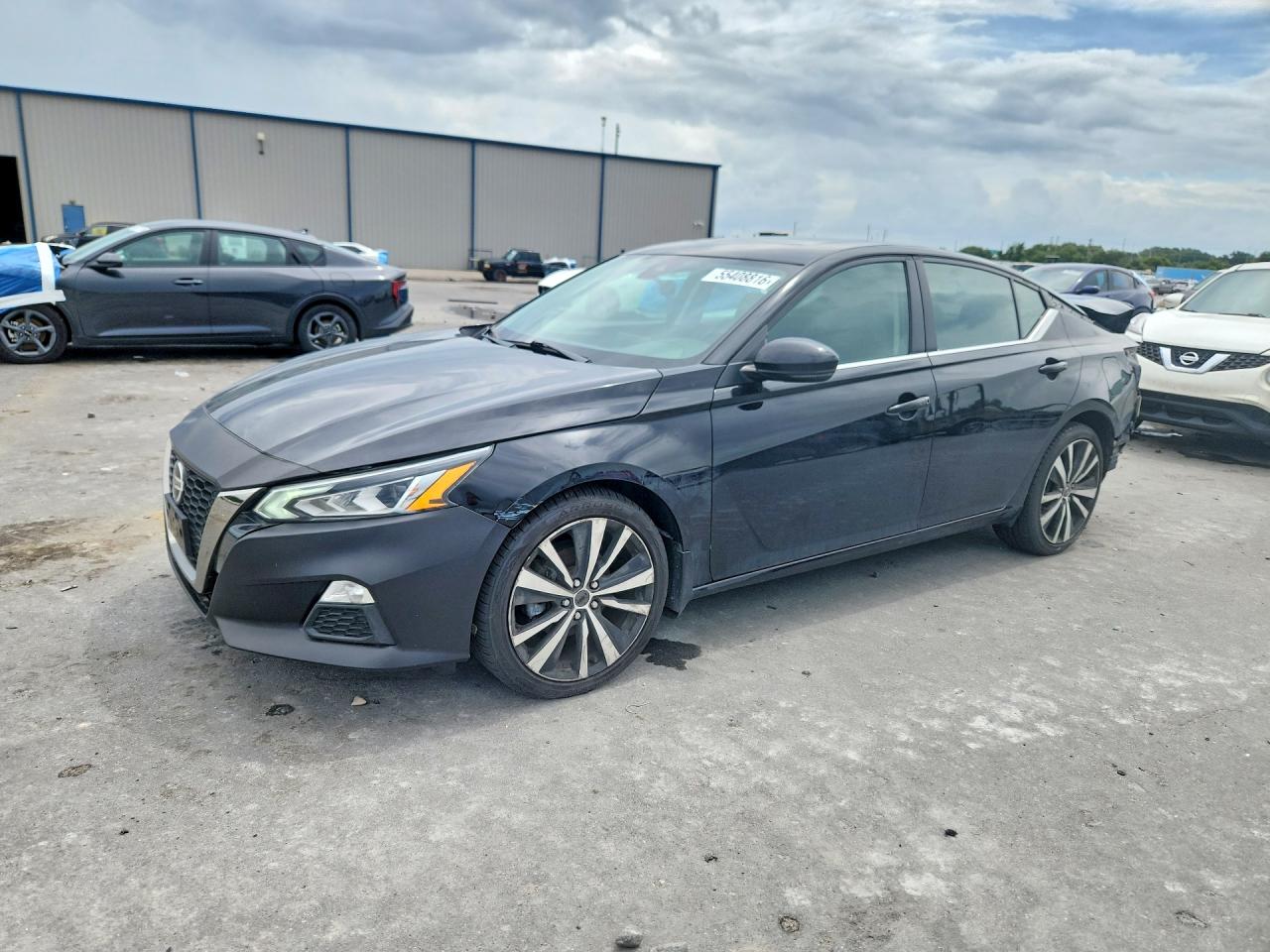 Salvage Nissan Altima Image