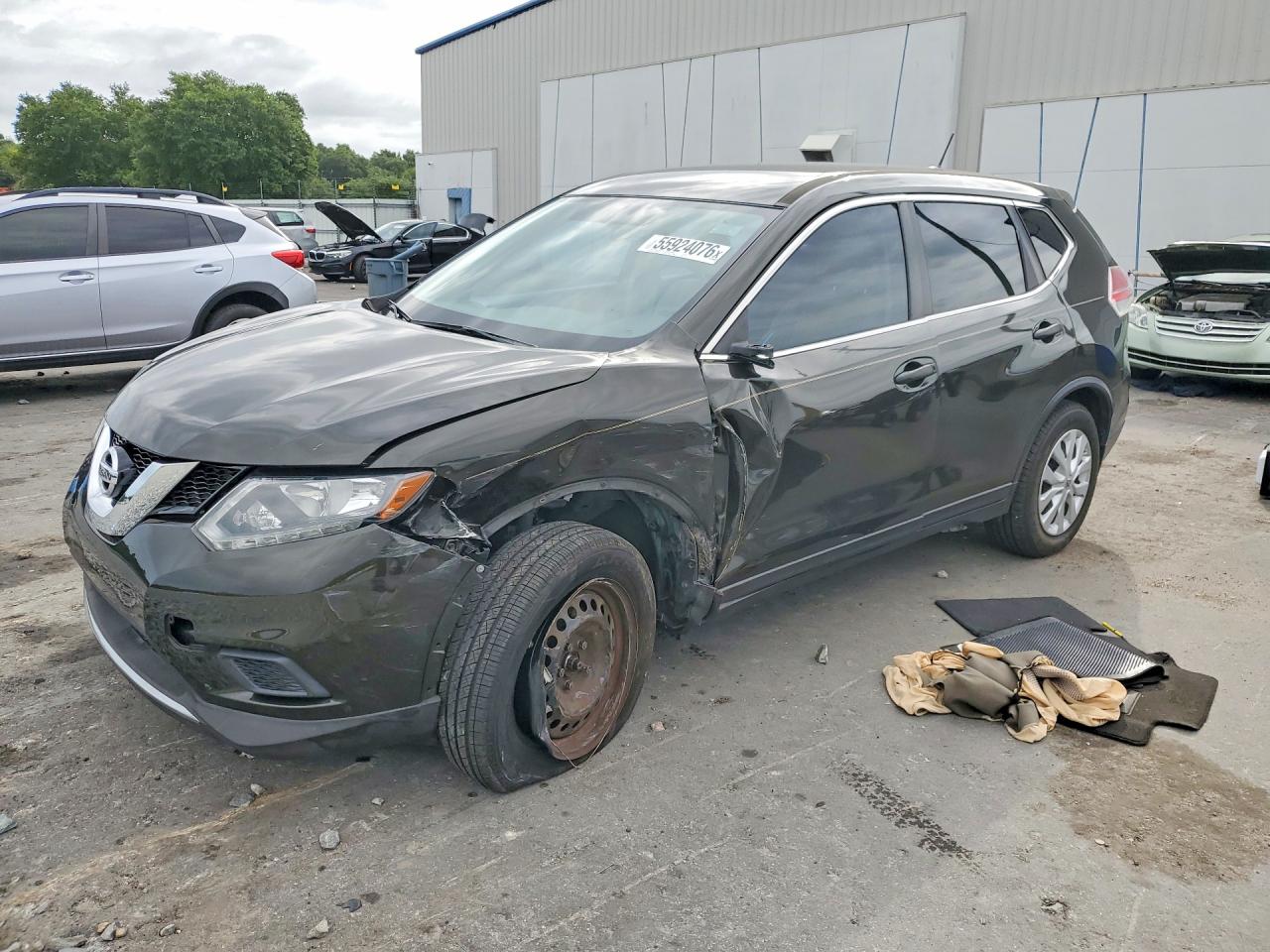 Salvage Nissan Rogue Image
