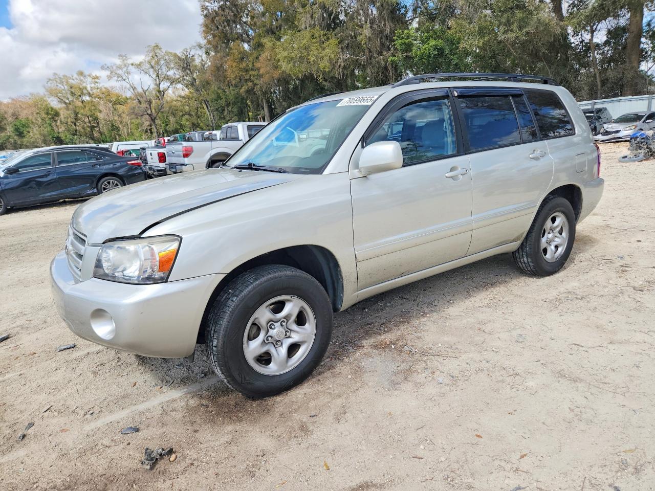 Salvage Toyota Highlander Image
