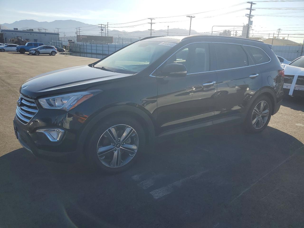Salvage Hyundai SANTA FE Image