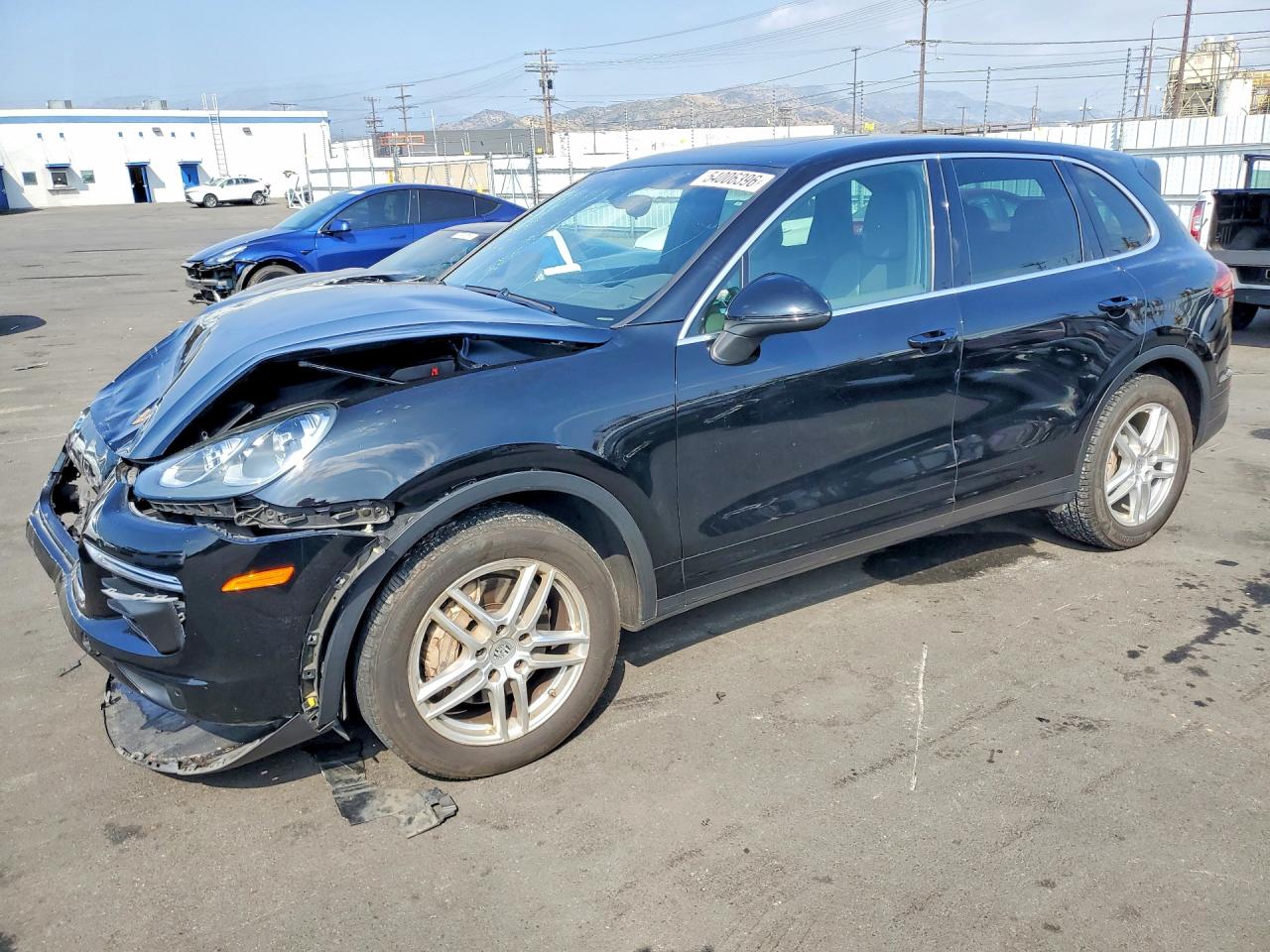 Salvage Porsche Cayenne Image