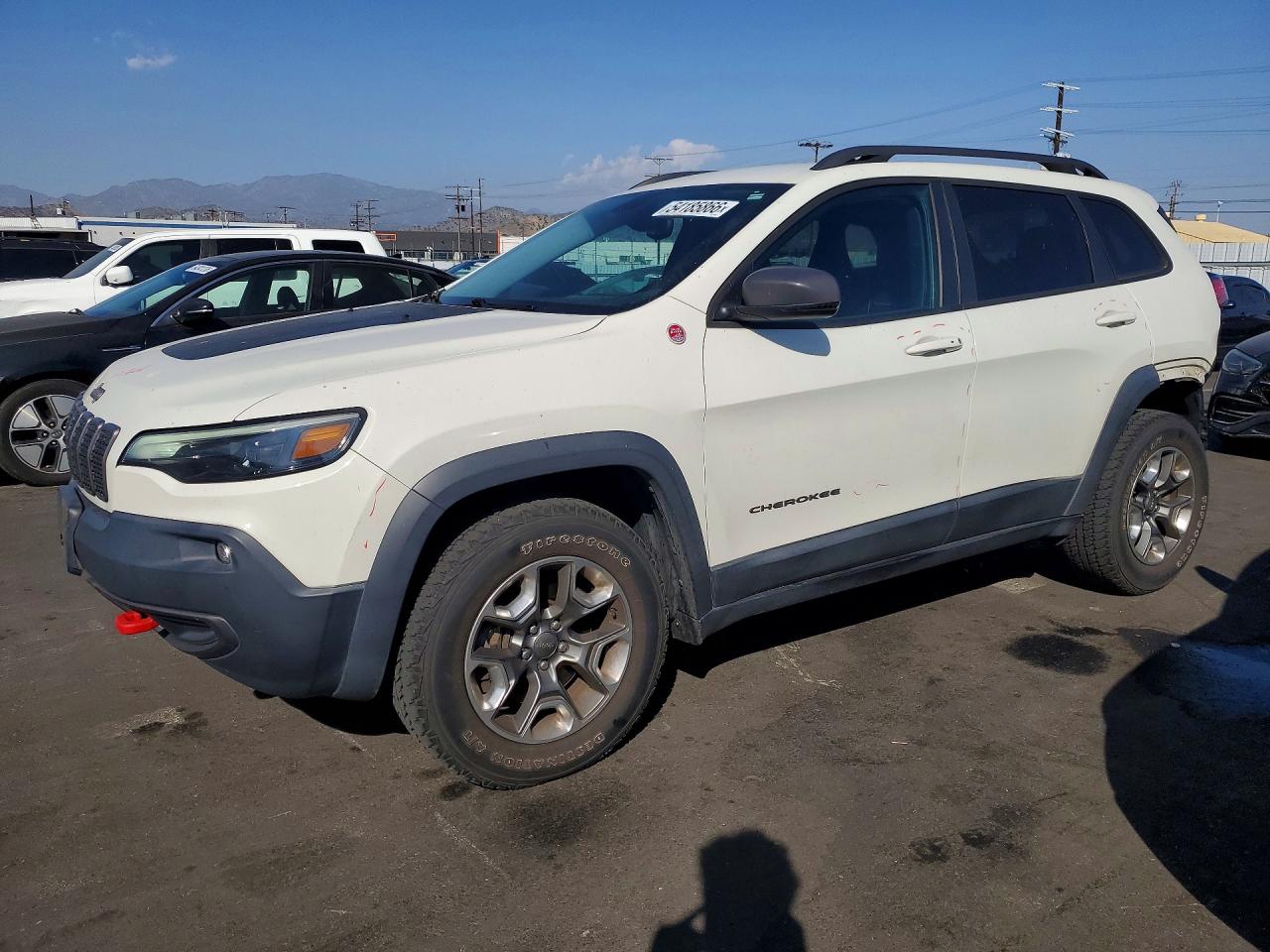 Salvage Jeep Cherokee Image