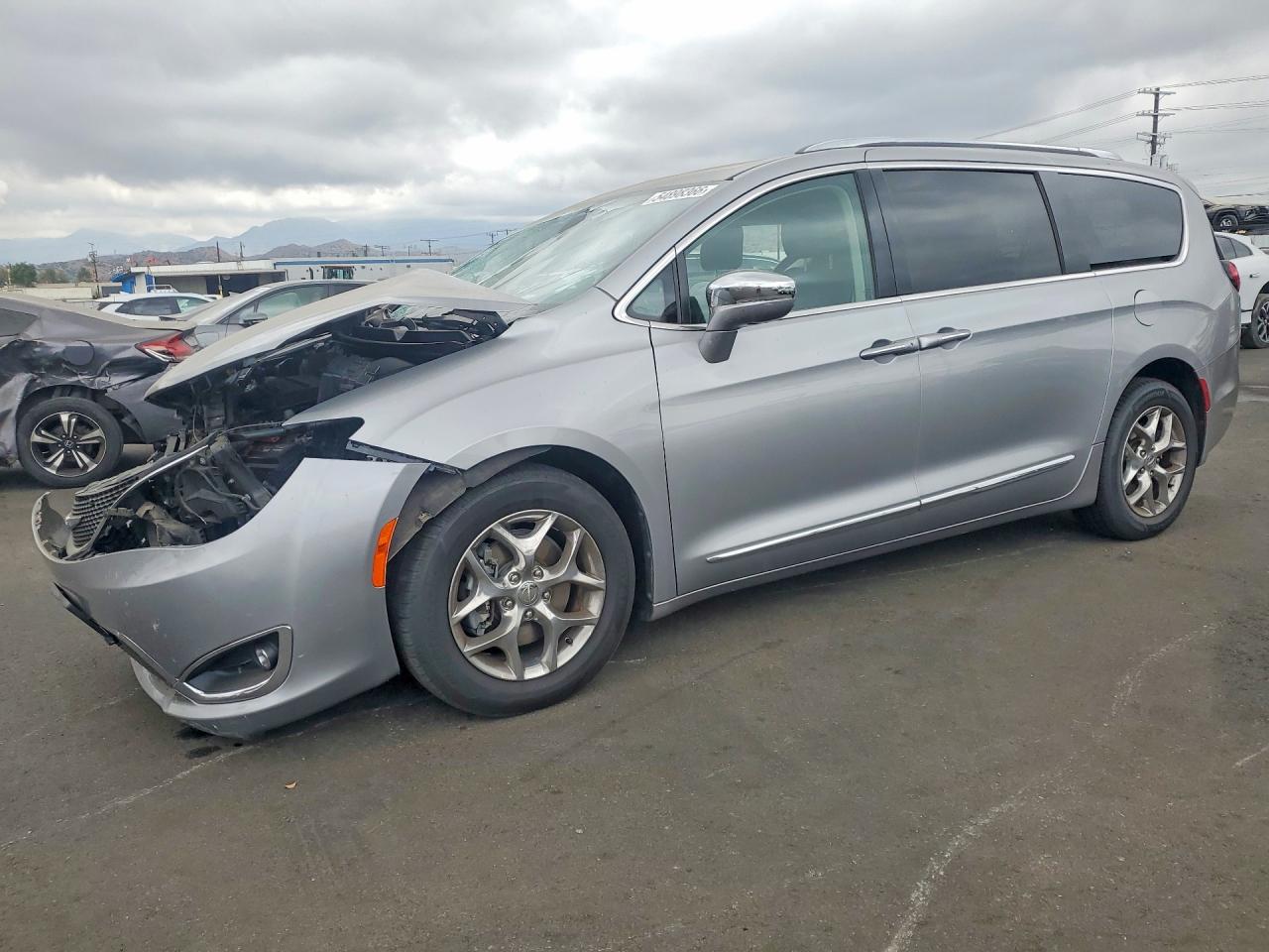 Salvage Chrysler Pacifica Image