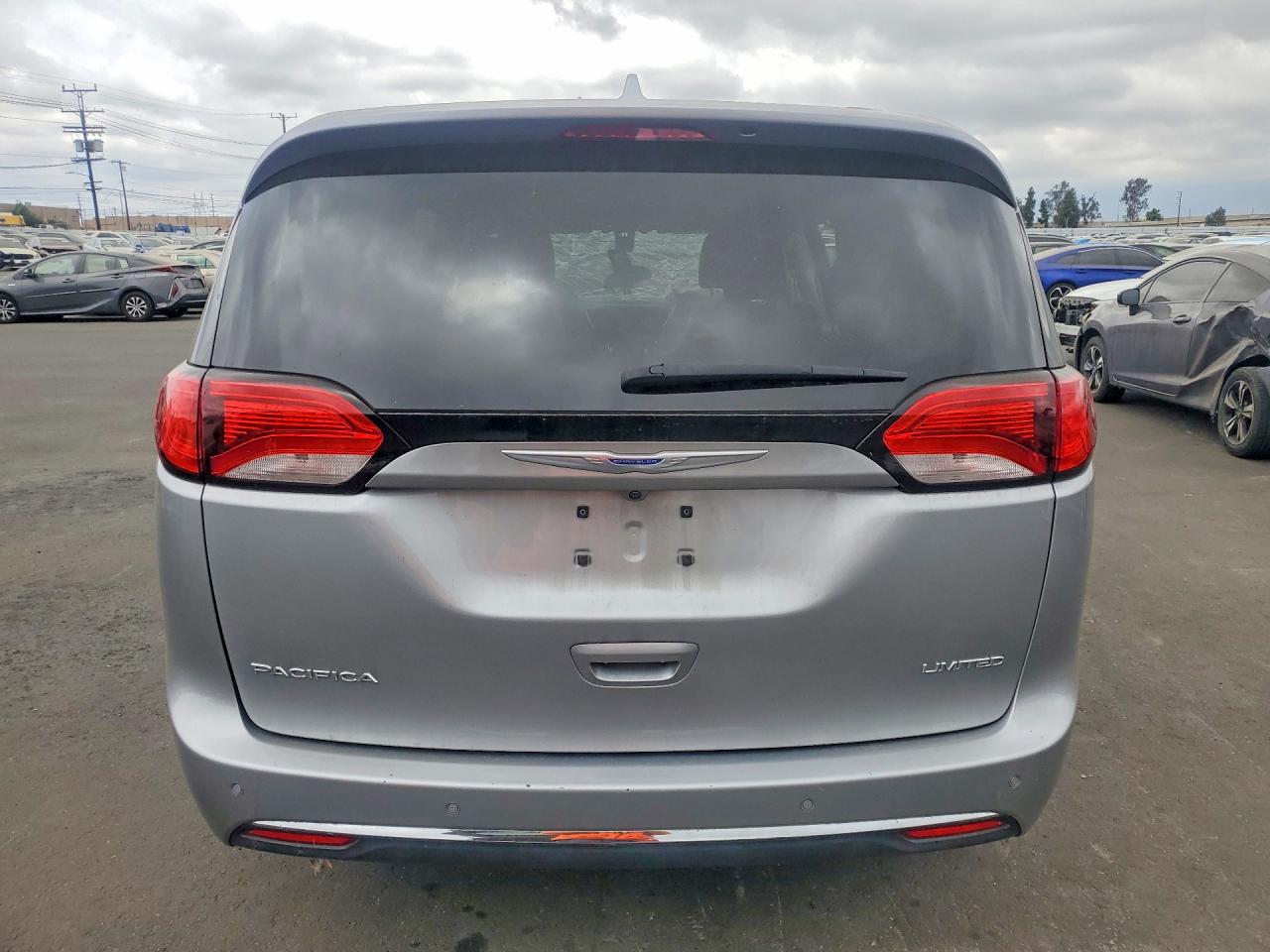 Chrysler Pacifica Limited