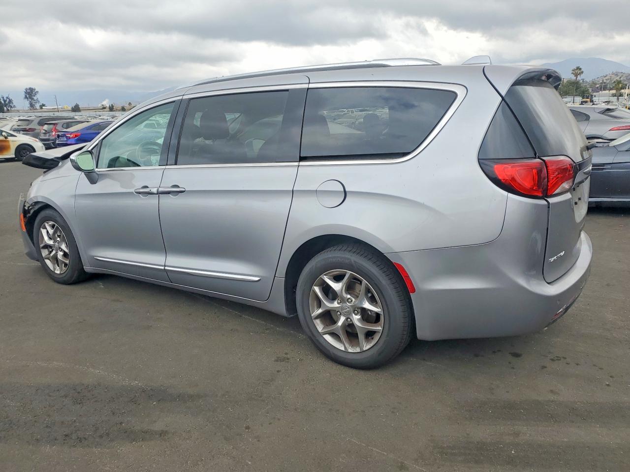 Chrysler Pacifica Limited
