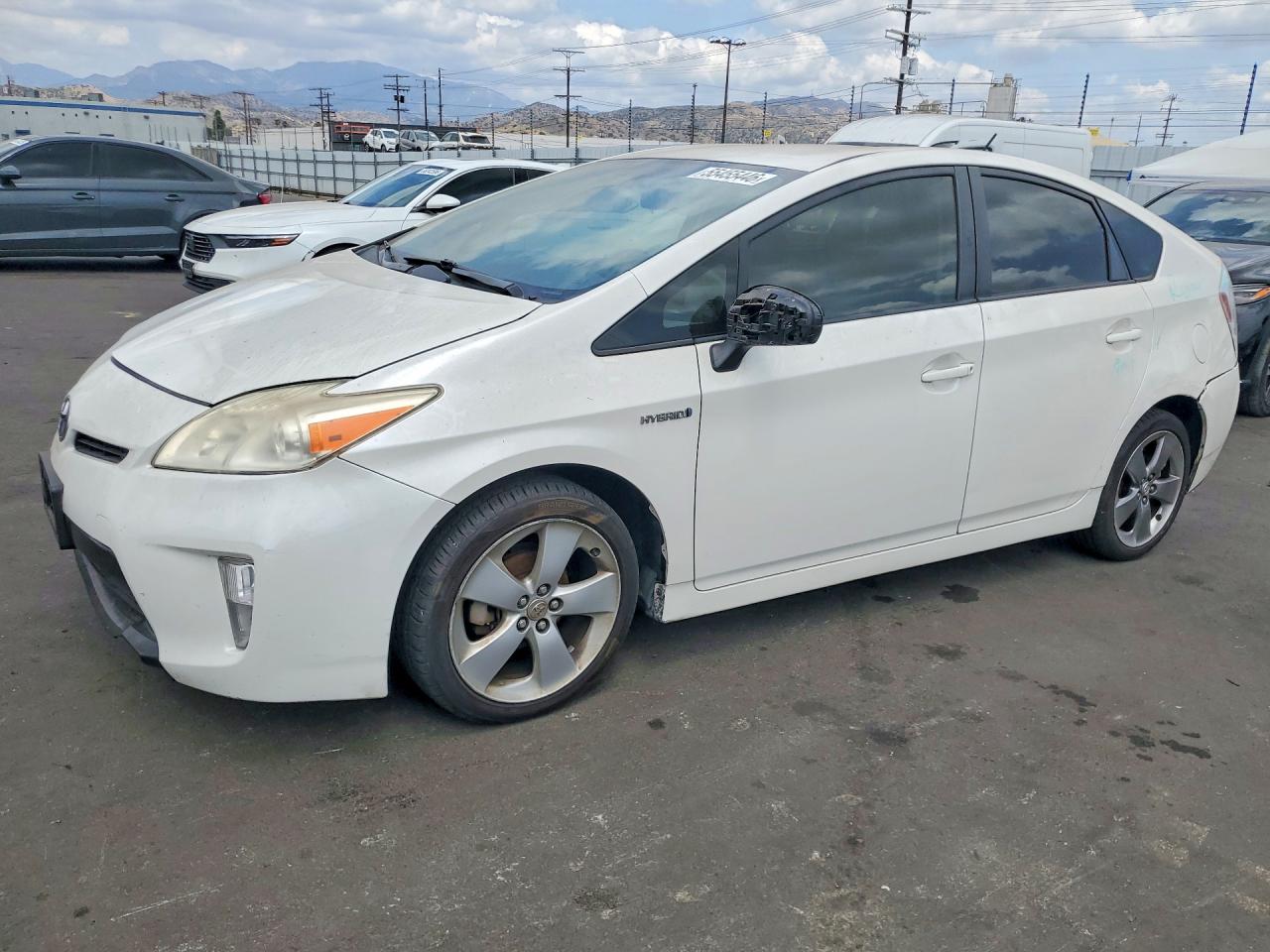 Salvage Toyota Prius Image