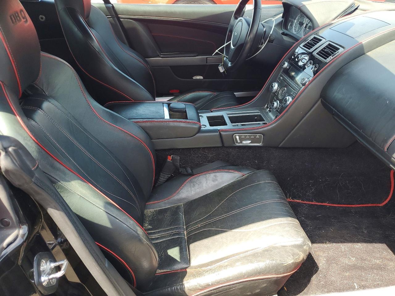 Aston Martin DB9