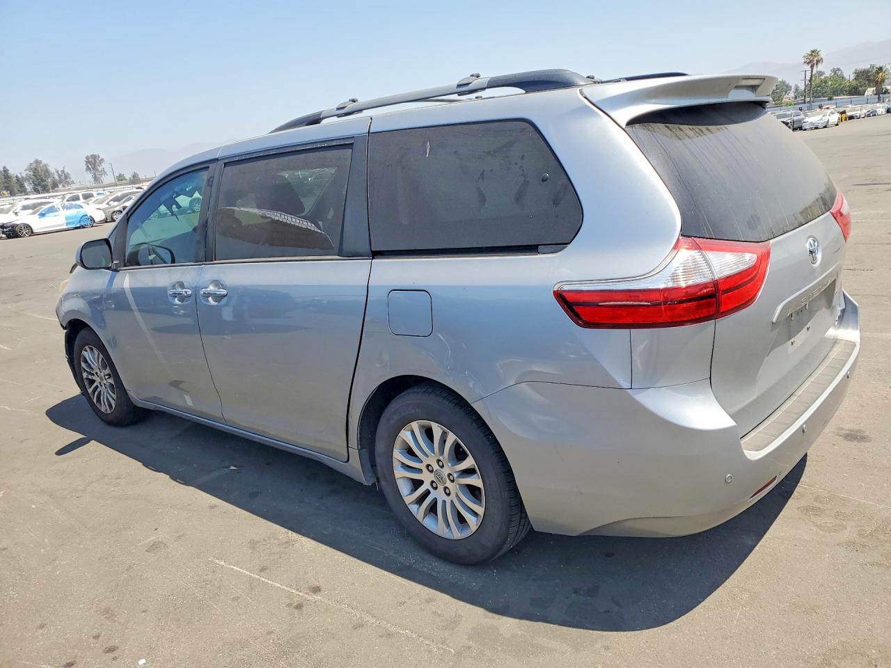 Toyota Sienna Xle 8-passenger