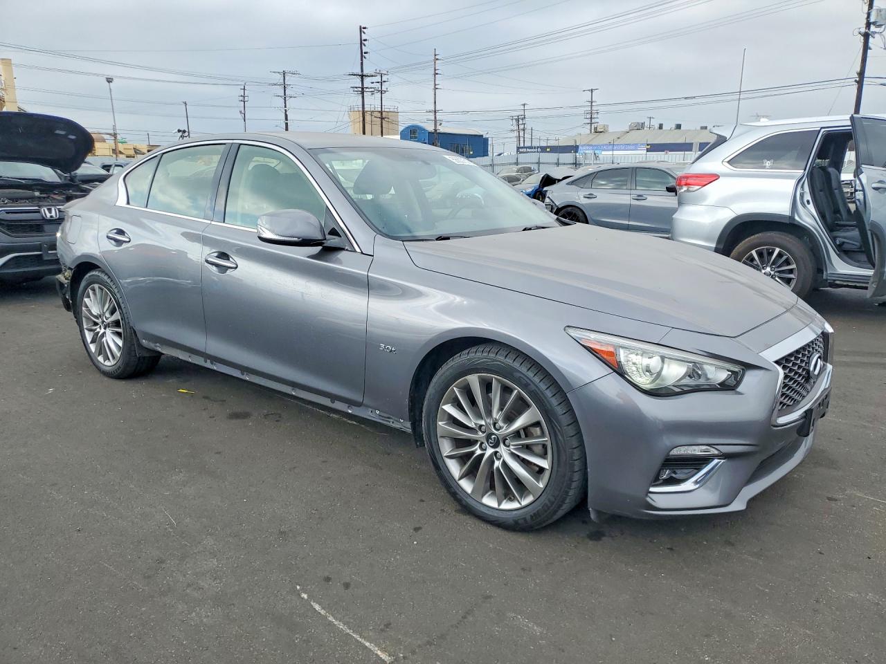 INFINITI Q50 3.0t Luxe