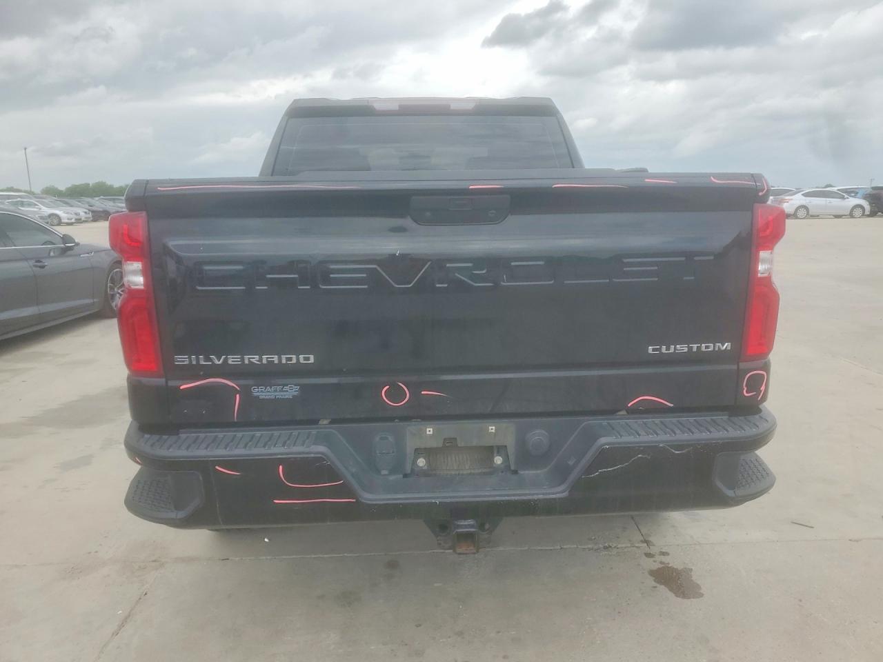 Chevrolet Silverado C1500 Custom
