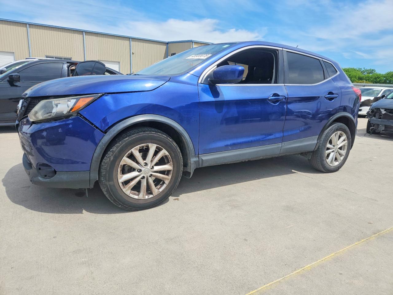 Salvage Nissan Rogue Image