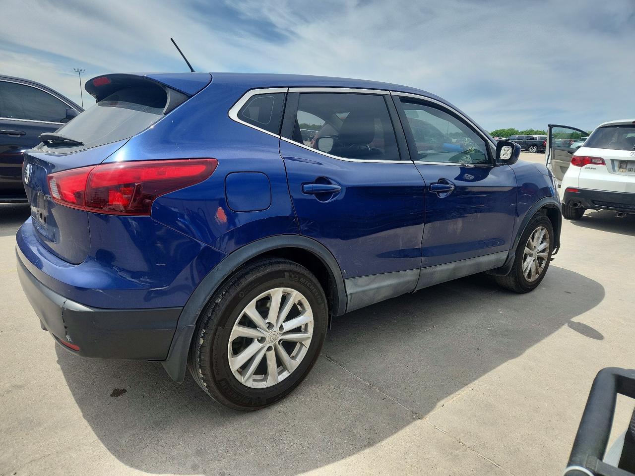 Nissan Rogue S