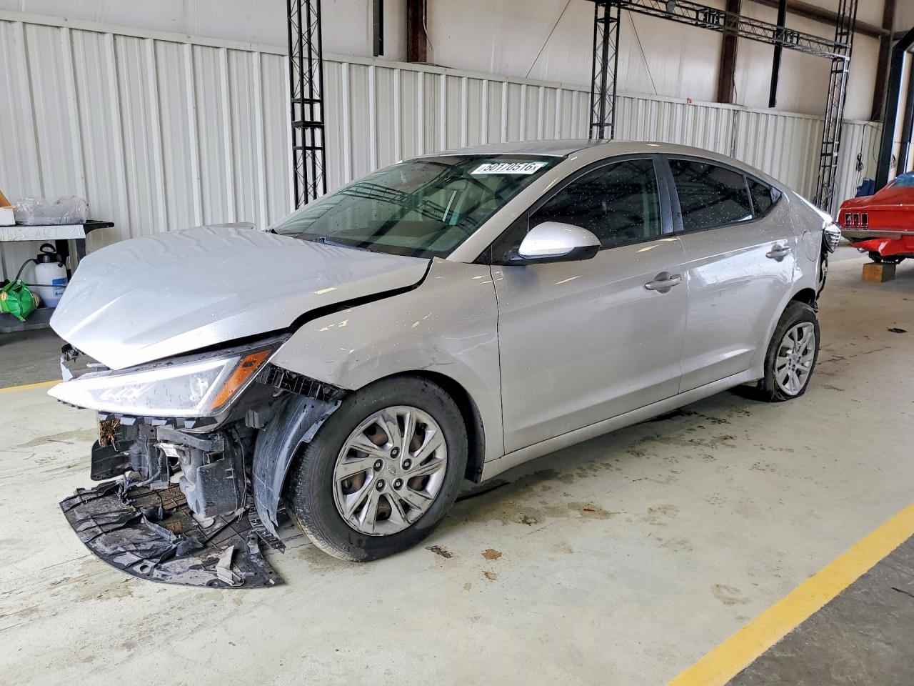 Salvage Hyundai ELANTRA Image
