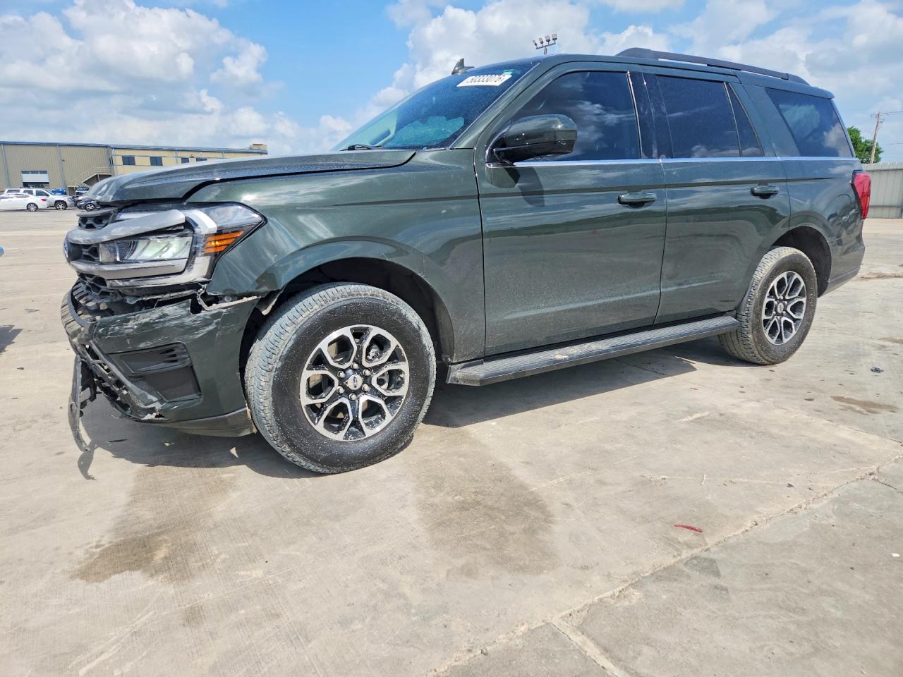 Salvage Ford Expedition Image