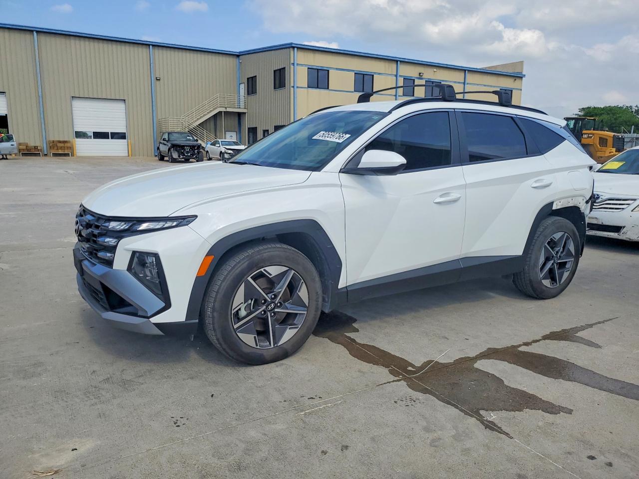 Salvage Hyundai TUCSON Image