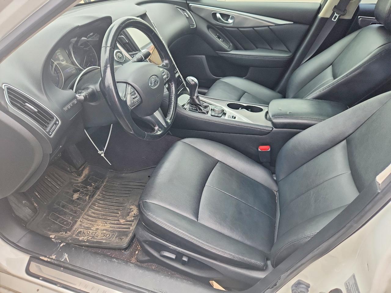 INFINITI Q50 Premium