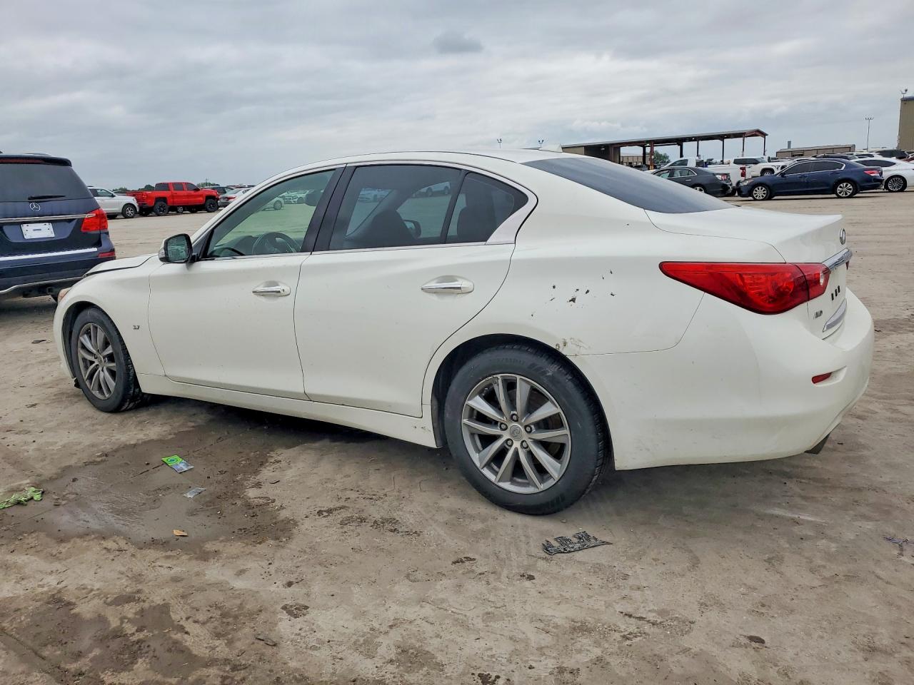 INFINITI Q50 Premium