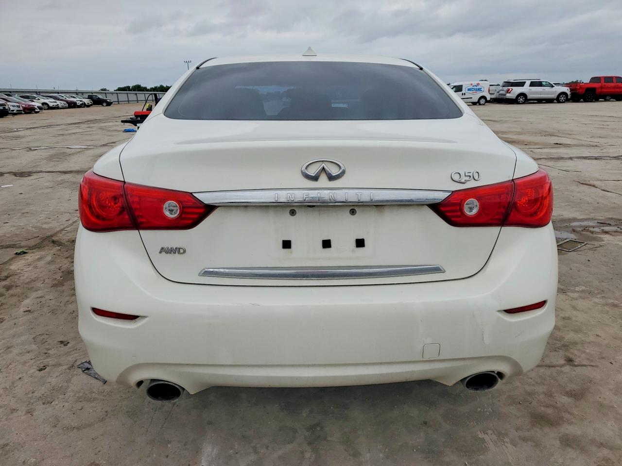 INFINITI Q50 Premium