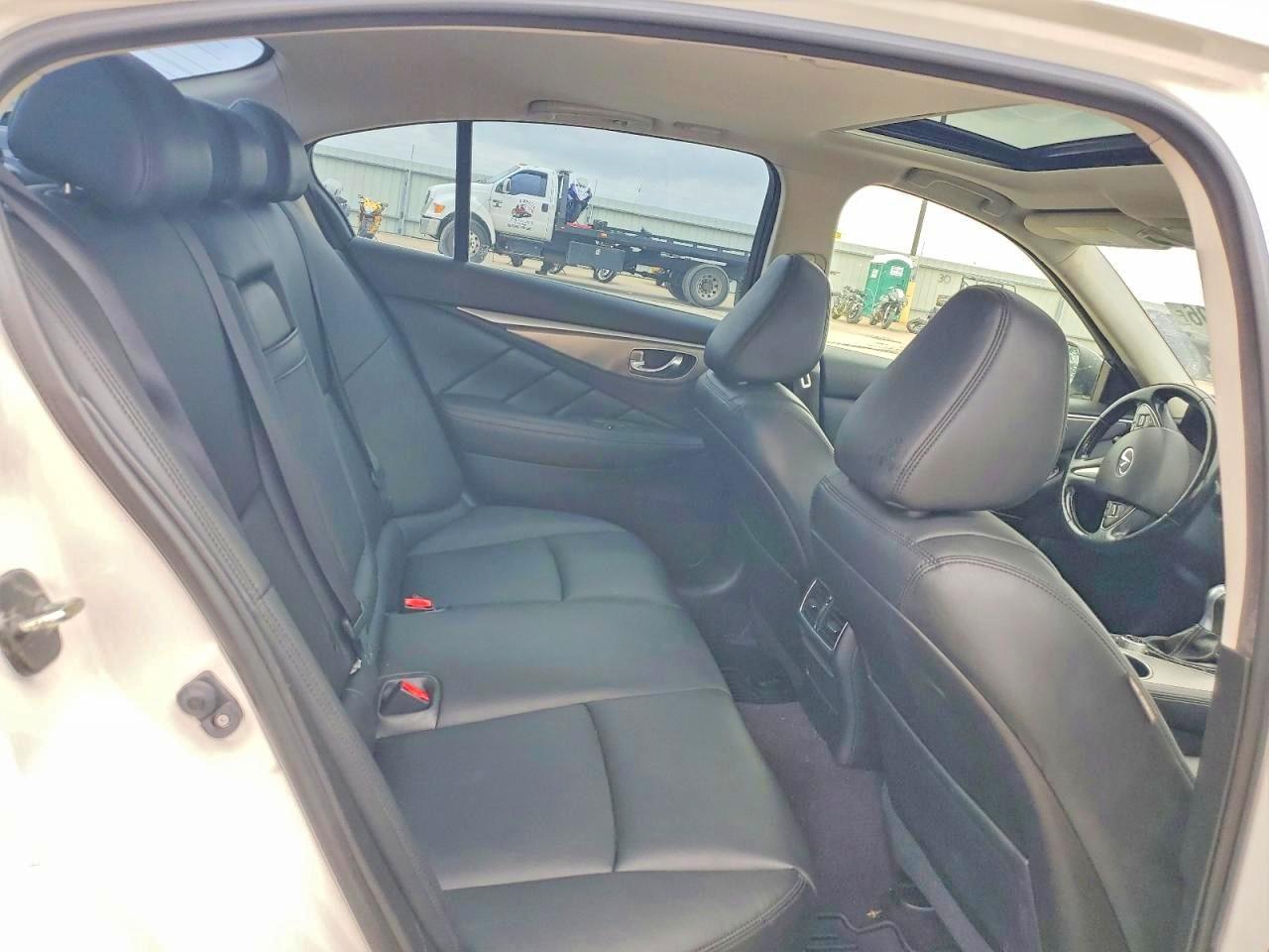 INFINITI Q50 Premium