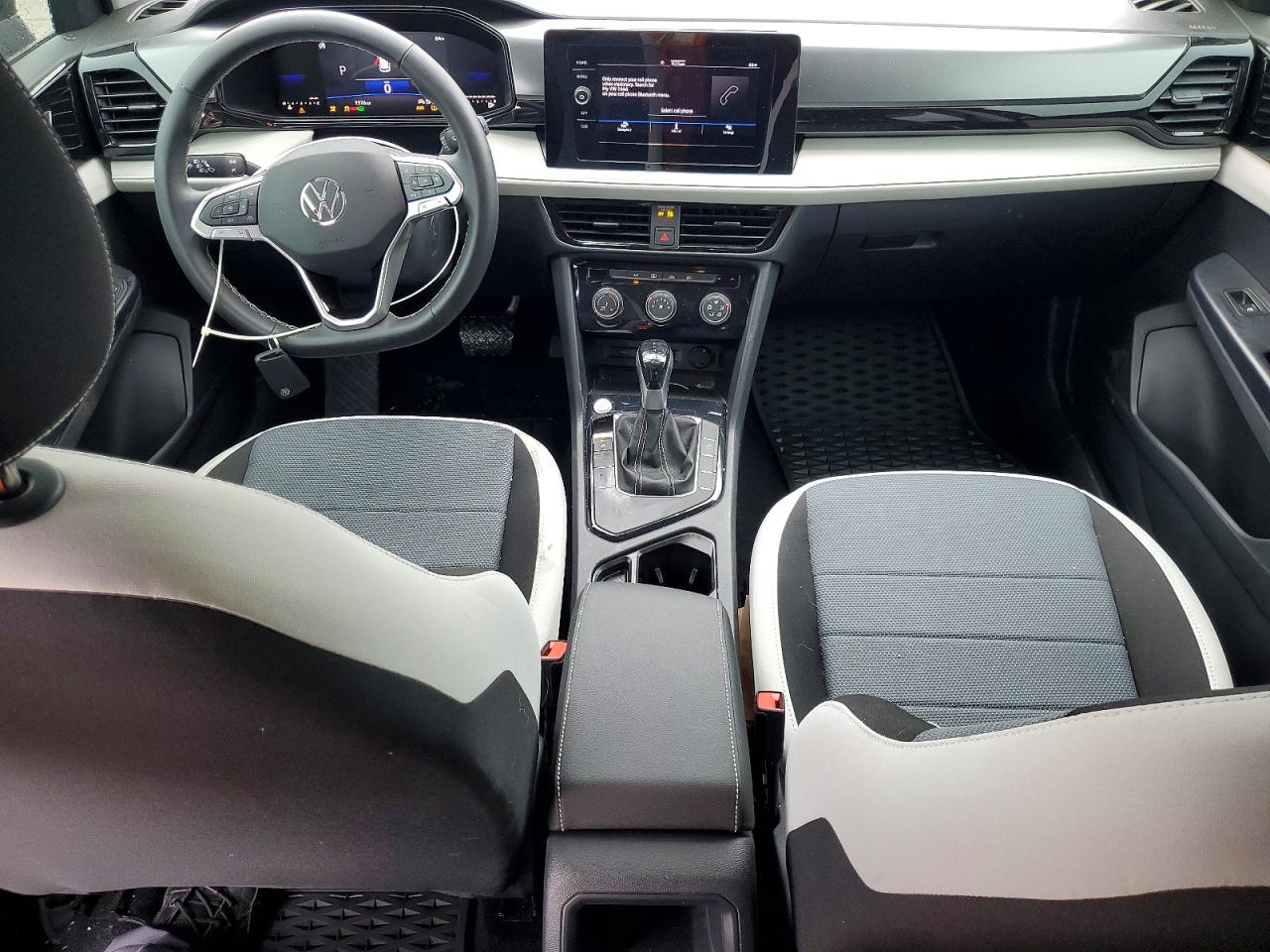 Volkswagen Taos S