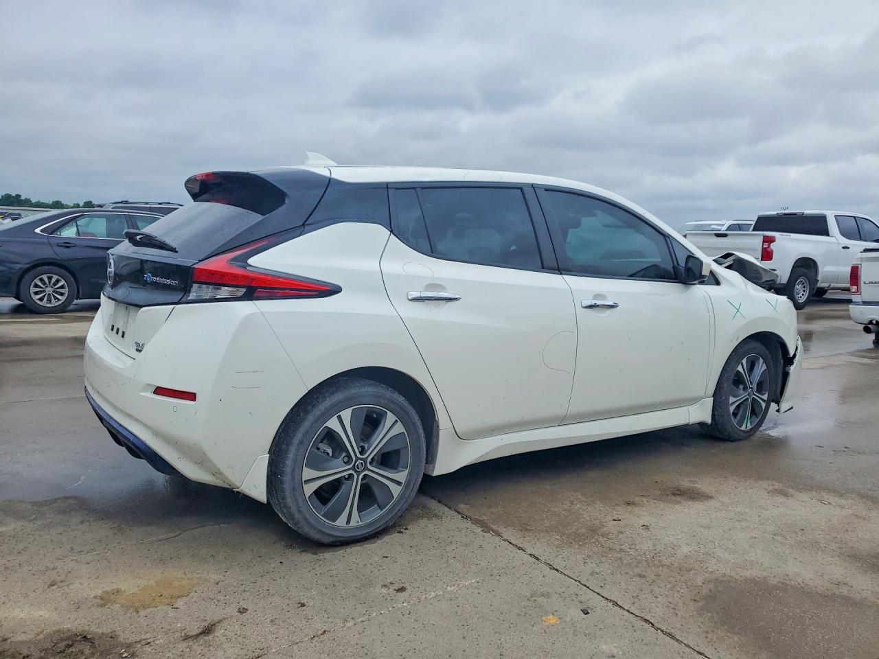 Nissan LEAF Sv Plus