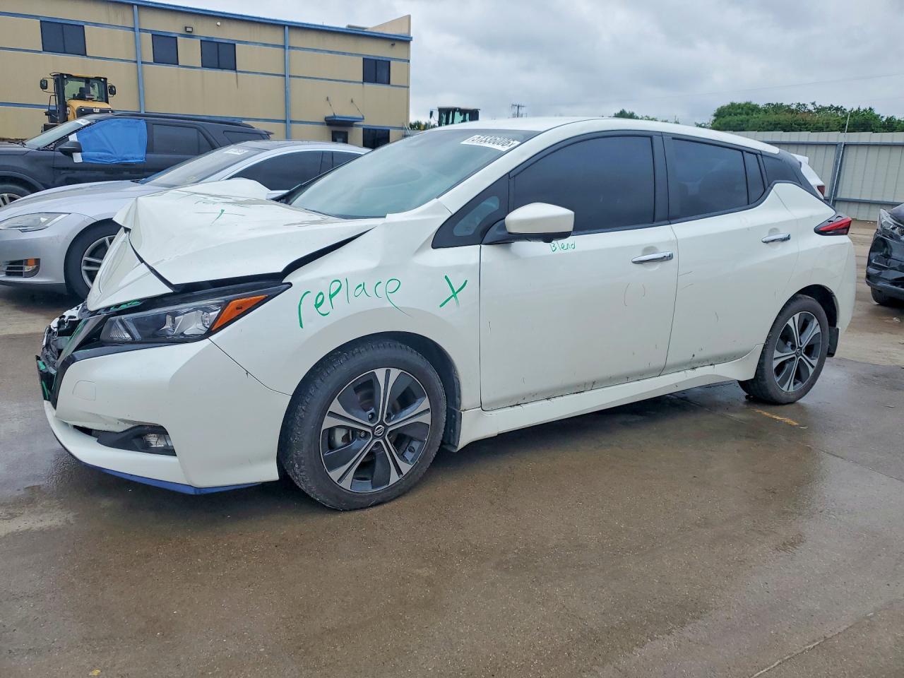 Salvage Nissan LEAF Image