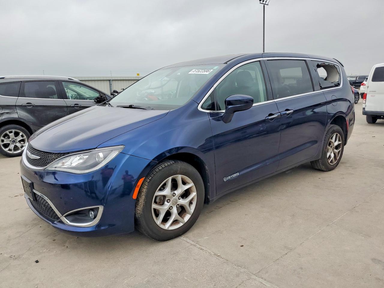 Salvage Chrysler Pacifica Image