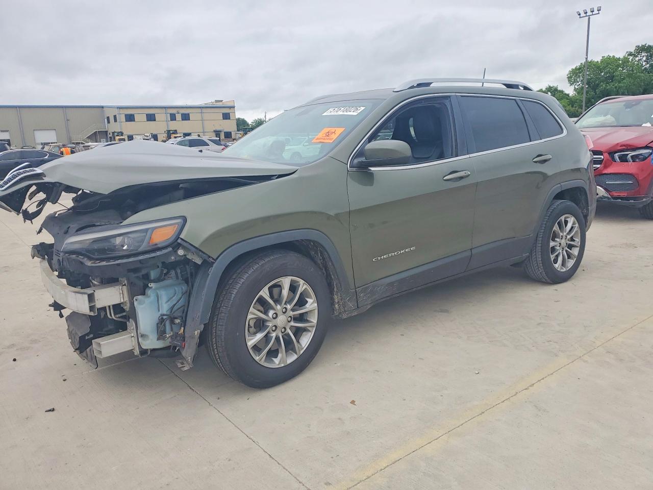 Salvage Jeep Cherokee Image
