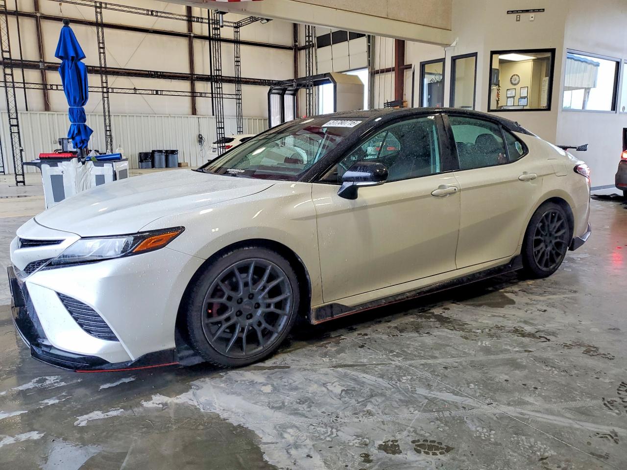 Salvage Toyota Camry Image