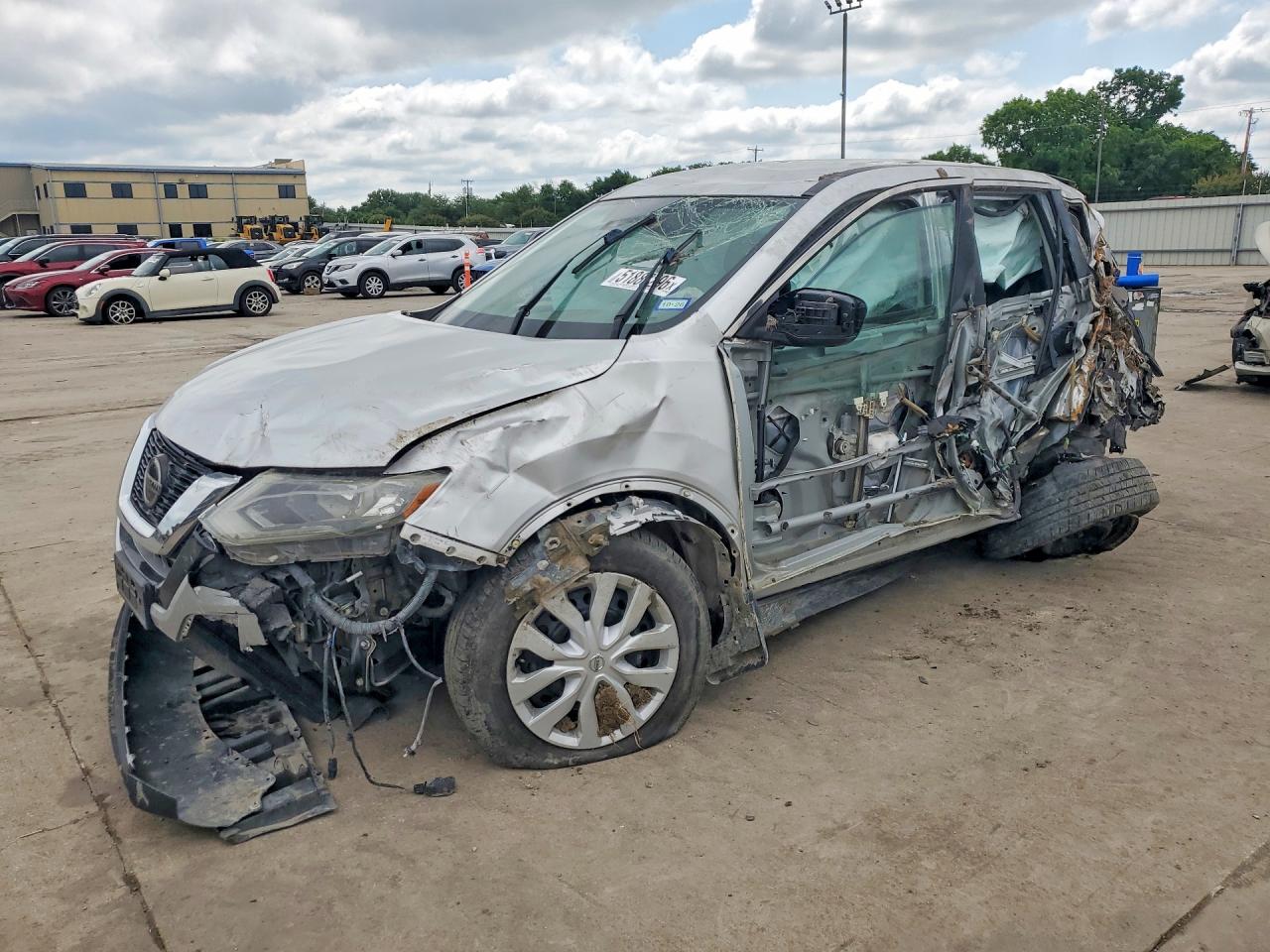 Salvage Nissan Rogue Image